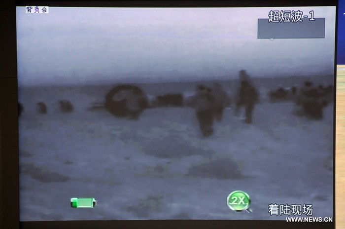 Cảnh lấy từ video quay tại thời điểm Thần Châu-8 vừa tiếp đất